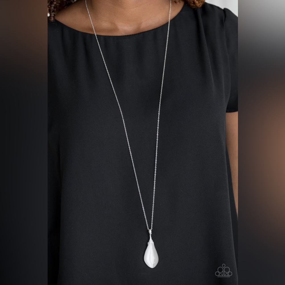 ❤️‍🔥5/$25❤️‍🔥 Friends In Glow Places Necklace White